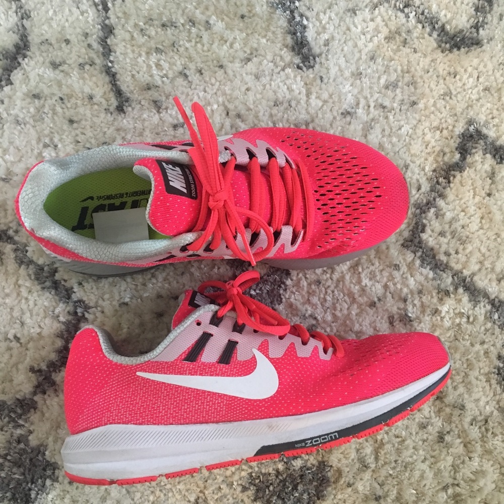 Nike Zoom Structure women’s sneakers